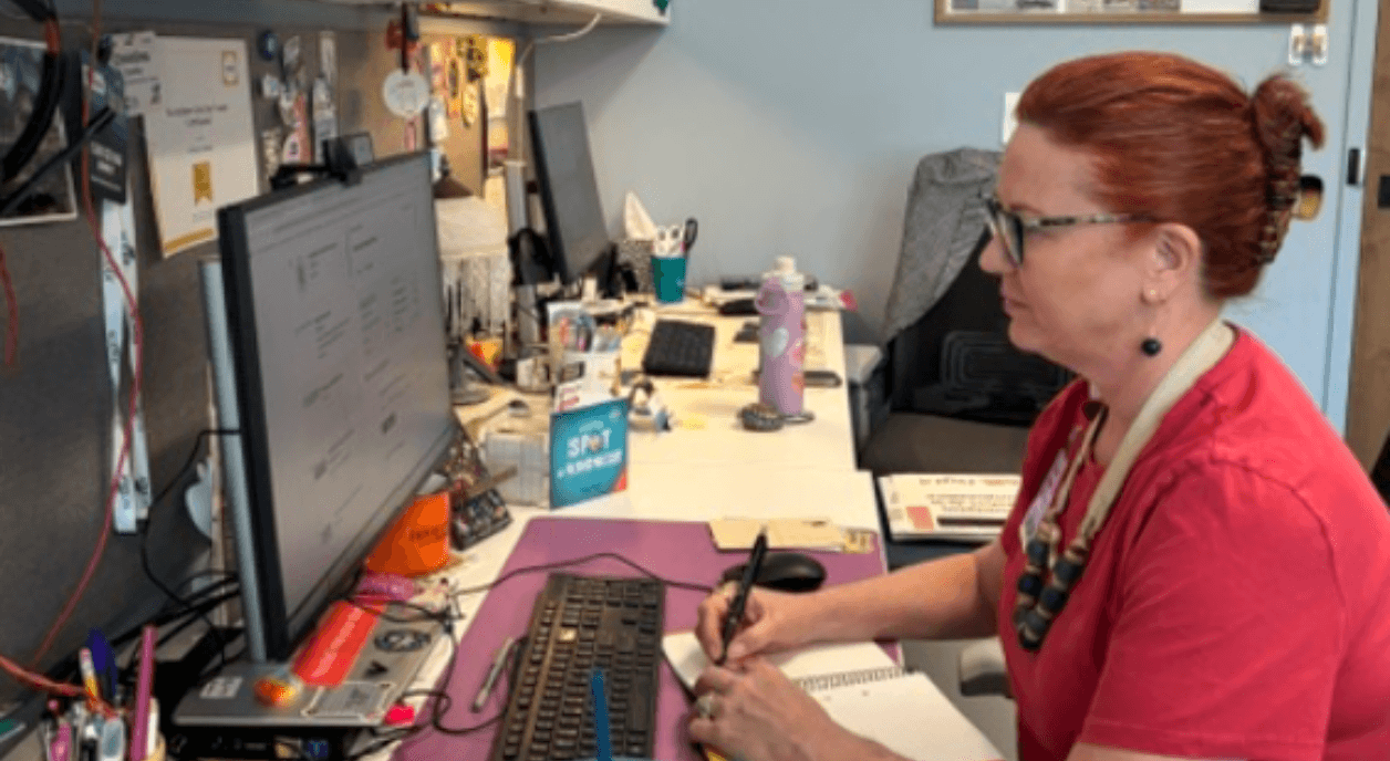 A librarian using Candid search on her computer.